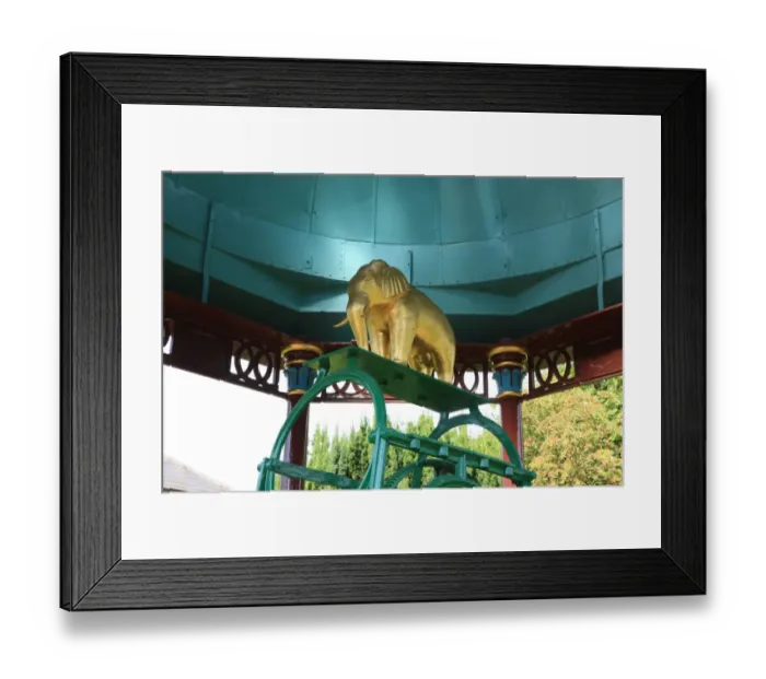 Framed Print : Stoke Row. The Maharajahs Well in the Oxfordshire village of Stoke Row Framed Print : Stoke Row. The Maharajahs Well in the Oxfordshire village of Stoke Row
