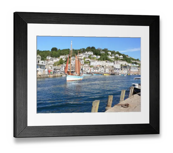 Framed Print : Looe. The picturesque fishing village of Looe on the south coast of Cornwall Framed Print : Looe. The picturesque fishing village of Looe on the south coast of Cornwall