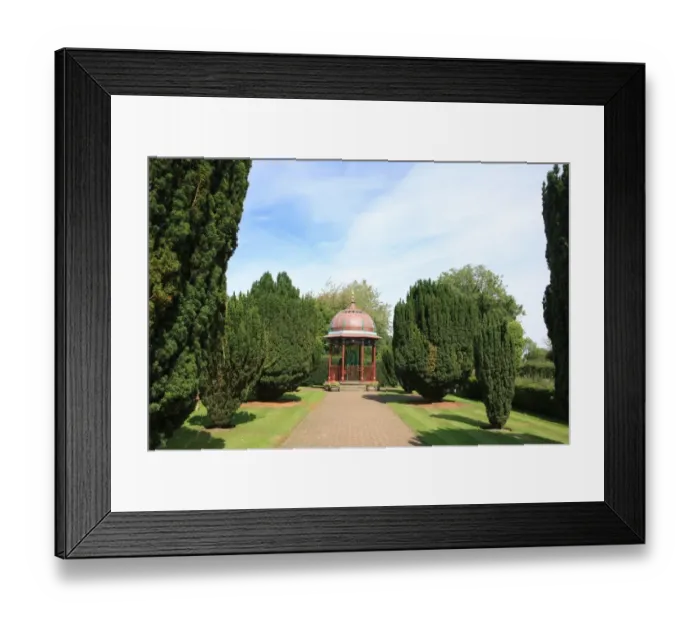 Framed Print : Stoke Row. The Maharajahs Well in the Oxfordshire village of Stoke Row Framed Print : Stoke Row. The Maharajahs Well in the Oxfordshire village of Stoke Row