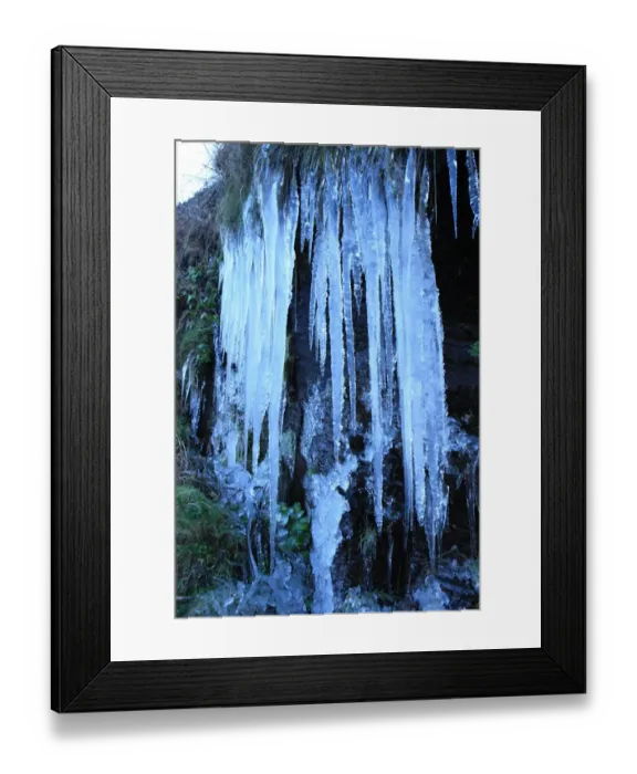Framed Print : Boscastle. Icicles on the wall around the harbour at Boscatle Framed Print : Boscastle. Icicles on the wall around the harbour at Boscatle