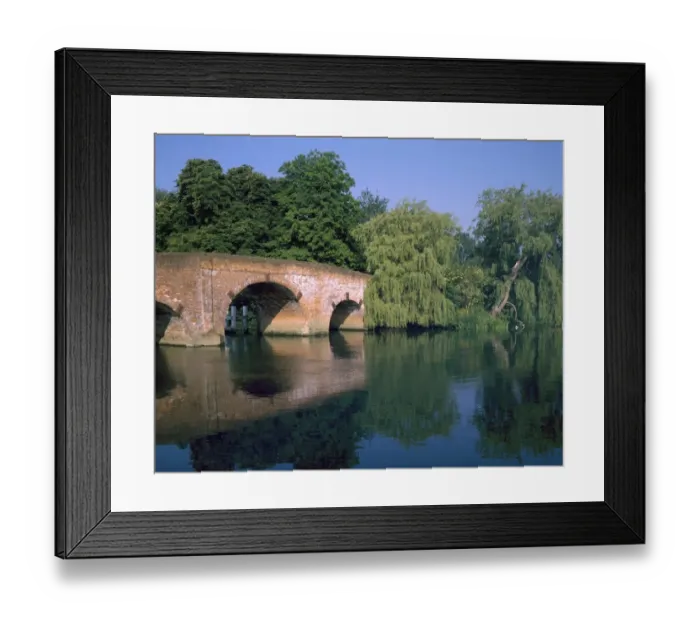 Framed Print : SONNING. Early Morning on the River Thames at Sonning the Berkshire Village Framed Print : SONNING. Early Morning on the River Thames at Sonning the Berkshire Village