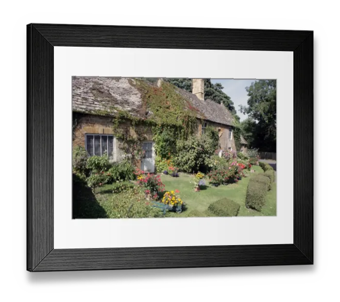 Framed Print : Gret Tew. Cottage garden in the Oxfordshire village of Great Tew on a summers day Framed Print : Gret Tew. Cottage garden in the Oxfordshire village of Great Tew on a summers day