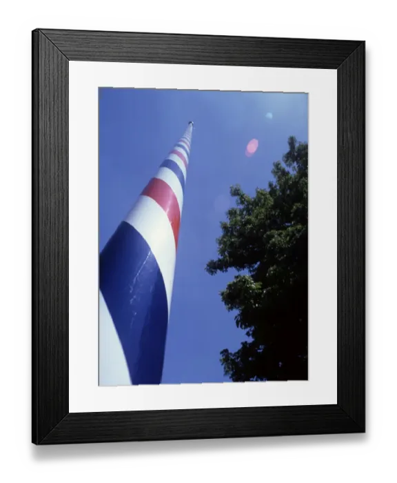 Framed Print : Maypole. The Maypole on the village green at Welford on Avon in Warwickshire Framed Print : Maypole. The Maypole on the village green at Welford on Avon in Warwickshire