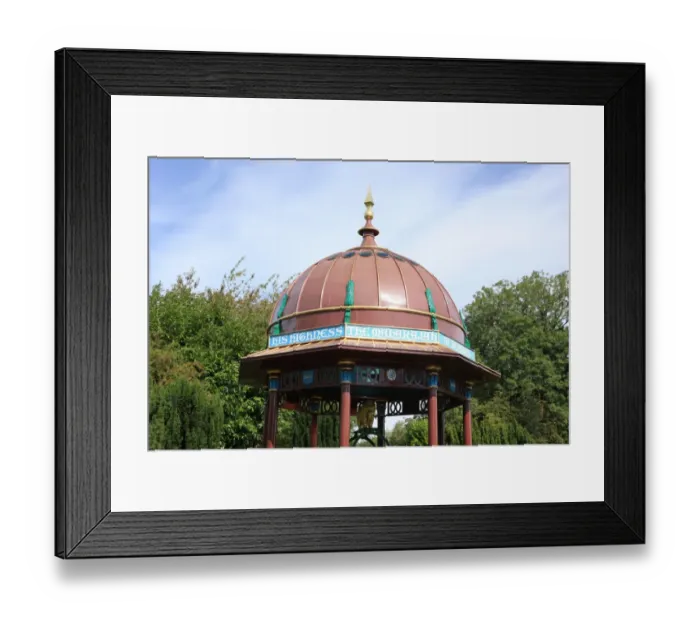 Framed Print : Stoke Row. The Maharajahs Well in the Oxfordshire village of Stoke Row Framed Print : Stoke Row. The Maharajahs Well in the Oxfordshire village of Stoke Row
