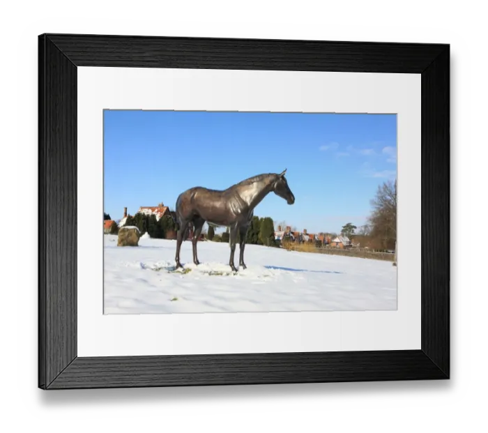 Framed Print : Locking. A statue on the Village Green, in memory of the racehorse Best Mate, 