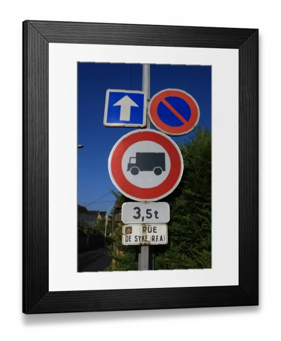 Framed Print : La Chartre France Framed Print : La Chartre France