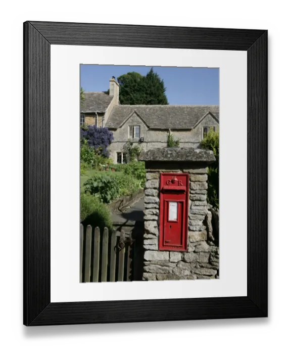 Framed Print : Cotswold village of Upper Slaughter Framed Print : Cotswold village of Upper Slaughter