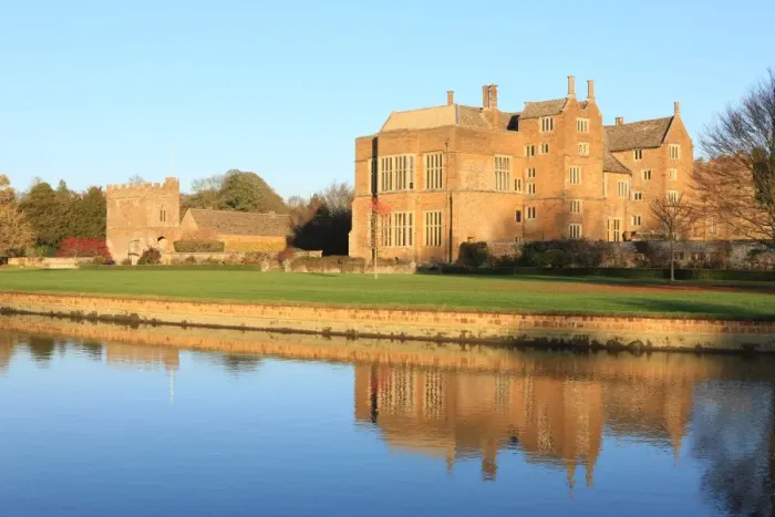 Framed Print : Broughton Castle Framed Print : Broughton Castle