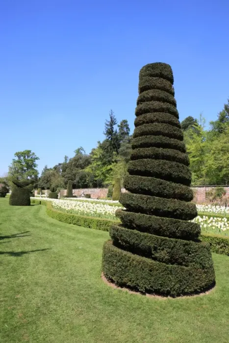 Framed Print : Cliveden. THe Long Garden at Cliveden Buckinghamshire England on a spring day