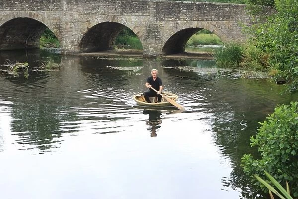 Corracles. Peter Faulkner who builds Coracles on the river at Leintwardine Shropshire