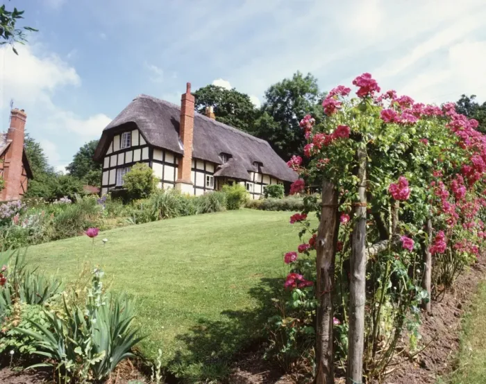Framed Print : Eastnor. A very English garden with its flowers Framed Print : Eastnor. A very English garden with its flowers