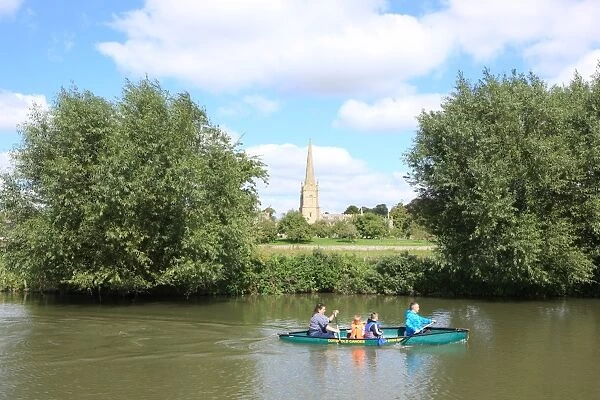 Lechlade. Boating on the upper Thames at Lechlade Gloucestershire