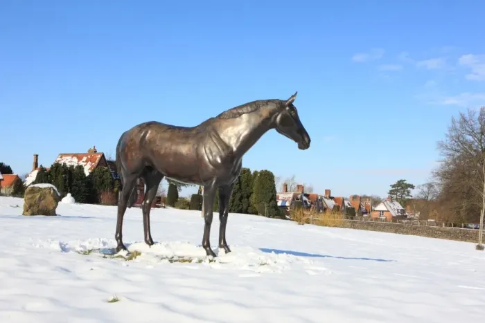 Framed Print : Locking. A statue on the Village Green, in memory of the racehorse Best Mate, 