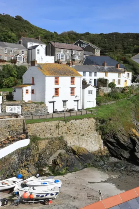 Framed Print : Portloe. The Tugger Hotel in Portloe Cornwall Framed Print : Portloe. The Tugger Hotel in Portloe Cornwall