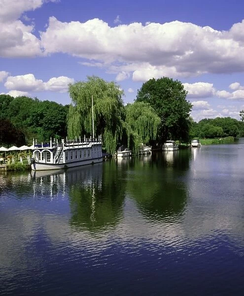 River Thames. Magdelem Barge on the River Thames at Streatly Berkshire on August afternoon