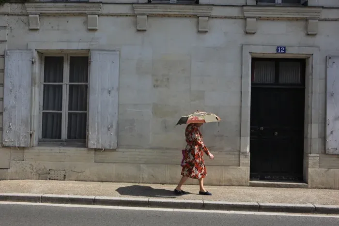 Framed Print : Shopping in France