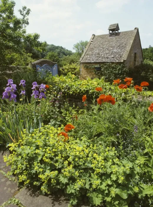 Framed Print : SNOWSHILL. The flowers around the Dovecote at Snowshill Manor in the cotswolds Framed Print : SNOWSHILL. The flowers around the Dovecote at Snowshill Manor in the cotswolds