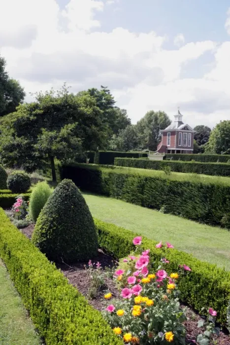Framed Print : Westbury. The gardens at Westbury Court at Westbury on Severn Gloucestershire Framed Print : Westbury. The gardens at Westbury Court at Westbury on Severn Gloucestershire