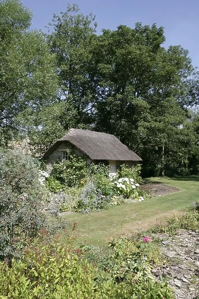 Winson. A thatch cottage in a cotswold garden in the hamlet of Winson nr Bibury