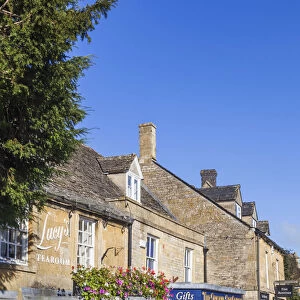 England, Gloucestershire, Cotswolds, Stow-on-the-Wold, Teashop and Gift Shop