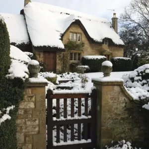 Print of Chipping Campden Cottage in Snow Print of Chipping Campden Cottage in Snow
