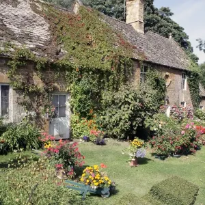 La Corte di Gret Tew Cottage in un Giorno d'Estate a Great Tew, Oxfordshire