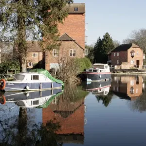 Newbury Berkshire Winter Scene Print on the Kennet and Avon Canal Newbury Berkshire Winter Scene Print on the Kennet and Avon Canal