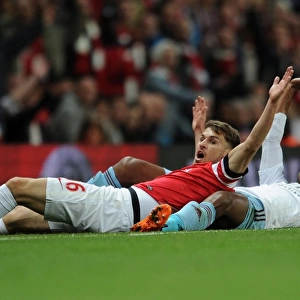 Arsenal's Aaron Ramsey Clashes with West Ham's Ricardo Vaz Te in Intense Premier League Match