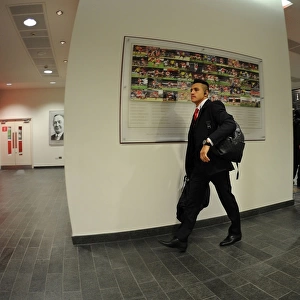Arsenal's Alexis Sanchez Heads to the Changing Room Before FA Cup Match vs Hull City