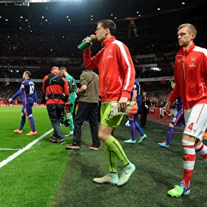 Wojciech Szczesny (Arsenal) drinks Gatorade before the match. Arsenal 2: 1 Manchester United
