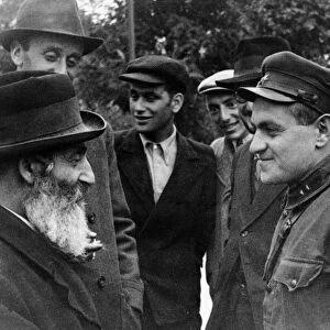 Soviet lieutenant i, falkovich speaking with a jewish resident of ternopil, western ukraine, october 1939, the soviet army entered the village a month earlier