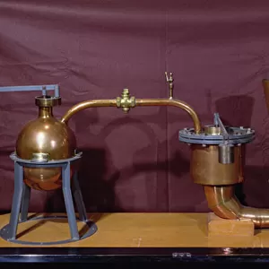 Reconstruction of a steam pressure machine invented by Denis Papin (1647-1712) (copper)