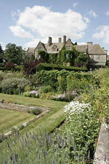 <b class=qtipBold><figcaption>Abbotswood</figcaption></b><br>One of the best gardens in the cotswolds Abbotswood near Stow on the Wold Gloucestershire in open most weekend during the summer<br><em>© Paul Felix Photography Twelve Beacon Park Pelynt nr Looe Cornwall PL13 2PQ photos@paulfelix.co.uk 01503 221069</em> Abbotswood