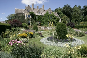 <b class=qtipBold><figcaption>Abbotswood</figcaption></b><br>One of the best gardens in the cotswolds Abbotswood near Stow on the Wold Gloucestershire in open most weekend during the summer<br><em>© Paul Felix Photography Twelve Beacon Park Pelynt nr Looe Cornwall PL13 2PQ photos@paulfelix.co.uk 01503 221069</em> Abbotswood