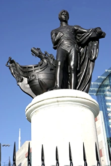 <b class=qtipBold><figcaption>Birmingham</figcaption></b><br>A statue of Lord Nelson in the Bull Ring Birmingham<br><em>© Paul Felix Photography Twelve Beacon Park Pelynt nr Looe Cornwall PL13 2PQ photos@paulfelix.co.uk 01503 221069</em> Birmingham