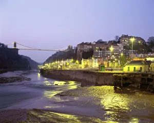 <b class=qtipBold><figcaption>Bristol</figcaption></b><br>Low tide on the River Avon and the Port of Bristol below the Clifton Suspension Bridge at night.<br><em>© Paul Felix Photography Twelve Beacon Park Pelynt nr Looe Cornwall PL13 2PQ photos@paulfelix.co.uk 01503 221069</em> Bristol