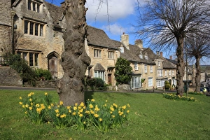 <b class=qtipBold><figcaption>Burford</figcaption></b><br>The High Street Burford Oxfordshire on a Spring morning<br><em>© Paul Felix Photography Twelve Beacon Park Pelynt nr Looe Cornwall PL13 2PQ photos@paulfelix.co.uk 01503 221069</em> Burford