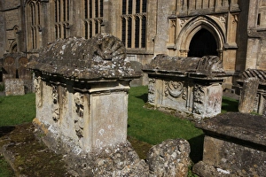<b class=qtipBold><figcaption>Burford</figcaption></b><br>The church yardat Burford Oxfordshire on a summers morning<br><em>© Paul Felix Photography Twelve Beacon Park Pelynt nr Looe Cornwall PL13 2PQ photos@paulfelix.co.uk 01503 221069</em> Burford