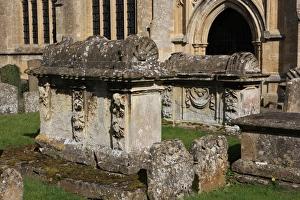 <b class=qtipBold><figcaption>Burford</figcaption></b><br>The Church yard at Burford Oxfordshire on a summers morning<br><em>© Paul Felix Photography Twelve Beacon Park Pelynt nr Looe Cornwall PL13 2PQ photos@paulfelix.co.uk 01503 221069</em> Burford