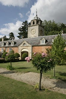 <b class=qtipBold><figcaption>Buscot Park</figcaption></b><br>Gardens at Buscot Park near Faringdon Oxfordshire<br><em>© Paul Felix Photography Twelve Beacon Park Pelynt nr Looe Cornwall PL13 2PQ photos@paulfelix.co.uk 01503 221069</em> Buscot Park