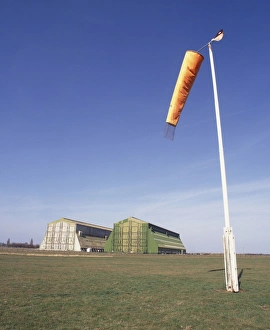 <b class=qtipBold><figcaption>Cardington</figcaption></b><br>The very large hangers built for Airships at Cardington in Buckinghamshire <br><em>© Paul Felix Photography Twelve Beacon Park Pelynt nr Looe Cornwall PL13 2PQ photos@paulfelix.co.uk 01503 221069</em> Cardington