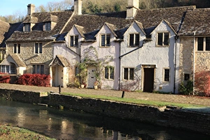 <b class=qtipBold><figcaption>Castle Combe</figcaption></b><br>Picturesque Cotswolds village of Castle Combe, cottages called The Bybrook, which have been used in many Films and TV progams<br><em>© Pau Felix Photography Twelve Beacon Park Pelynt near Looe Cornwall PL13 2PQ 01503 221069 photos@paulfelix.co.uk</em> Castle Combe