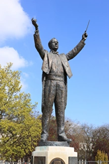 <b class=qtipBold><figcaption>Cheltenham</figcaption></b><br>A statue of Gustan Holst ( 1874 - 1934 ) the English composer, in Queens Garden in Cheltenham on a Spring Day, he was born in the town.<br><em>© Paul Felix Photography Twelve Beacon Park Pelynt nr Looe Cornwall PL13 2PQ photos@paulfelix.co.uk 01503 221069</em> Cheltenham