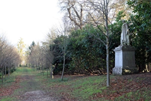 <b class=qtipBold><figcaption>Cliveden Bucks</figcaption></b><br>A woodland walk by the Duke's Seat and the statue of Duke of Sutherland at Cliveden House over looking the Thames near Maidenhead was the home of the Astor family and infamously associated with the 'Profumo Affair' now a hotel the gardens are open<br><em>© Paul Felix Photography Twelve Beacon Park Pelynt nr Looe Cornwall PL13 2PQ photos@paulfelix.co.uk 01503 221069</em> Cliveden Bucks