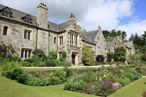 <b class=qtipBold><figcaption>Cotehele House</figcaption></b><br>Cotehele House near Saltash Cornwall built in Tudor times with its fine gardens<br><em>© Paul Felix Photography Twelve Beacon Park Pelynt nr Looe Cornwall PL13 2PQ photos@paulfelix.co.uk 01503 221069</em> Cotehele House