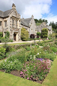 <b class=qtipBold><figcaption>Cotehele House</figcaption></b><br>Cotehele House near Saltash Cornwall built in Tudor times with its fine gardens<br><em>© Paul Felix Photography Twelve Beacon Park Pelynt nr Looe Cornwall PL13 2PQ photos@paulfelix.co.uk 01503 221069</em> Cotehele House