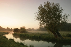<b class=qtipBold><figcaption>The Cotswolds</figcaption></b><br>Early morning as the sun comes up over the river Windrush at Burford Oxfordshire<br><em>© Paul Felix Photography Twelve Beacon Park Pelynt nr Looe Cornwall PL13 2PQ photos@paulfelix.co.uk 01503 221069</em> The Cotswolds