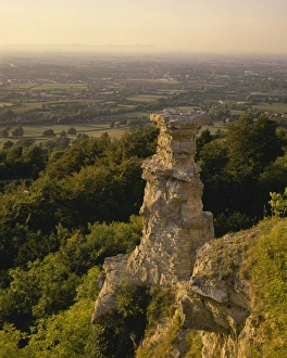 <b class=qtipBold><figcaption>Devil's Chimmey</figcaption></b><br>The famous Cotswold landmark over-looking Cheltenham The Devil's Chimmey was made by Victorian quarrymen<br><em>© Paul Felix Photography Twelve Beacon Park Pelynt nr Looe Cornwall PL13 2PQ photos@paulfelix.co.uk 01503 221069</em> Devil's Chimmey