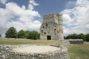 <b class=qtipBold><figcaption>Donnington Castle</figcaption></b><br>The Gatehouse of the 14th-century Donnington Castle near Newbury Berkshire, has associations with the civil war and a battle with a siege.<br><em>© Paul Felix Photography Twelve Beacon Park Pelynt nr Looe Cornwall PL13 2PQ photos@paulfelix.co.uk 01503 221069</em> Donnington Castle