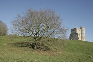 <b class=qtipBold><figcaption>Donnington Castle</figcaption></b><br>The Gatehouse of the 14th-century Donnington Castle near Newbury Berkshire, has associations with the civil war and a battle with a siege.<br><em>© Paul Felix Photography Twelve Beacon Park Pelynt nr Looe Cornwall PL13 2PQ photos@paulfelix.co.uk 01503 221069</em> Donnington Castle